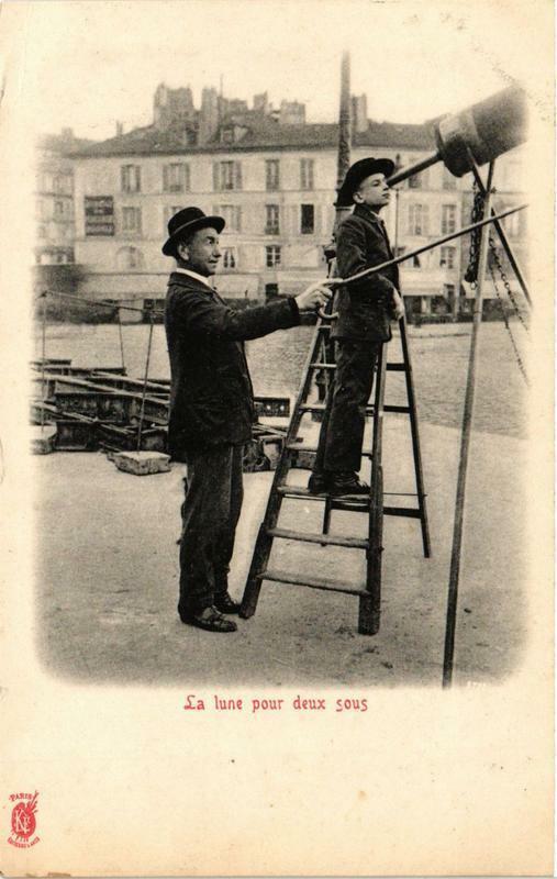Carte postale ancienne Paris 12e La lune pour deux sous à Paris 12e