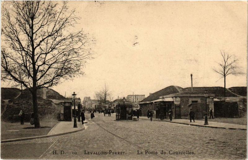 Carte postale ancienne Paris 17e La Porte de Courcelles. à Levallois-Perret