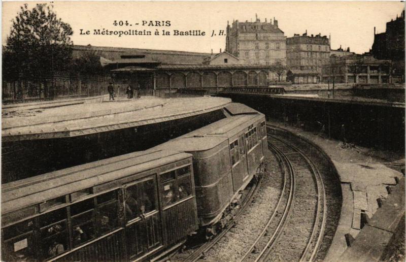 Carte postale ancienne Paris 12e Le Métropolitain a la Bastille à Paris 12e