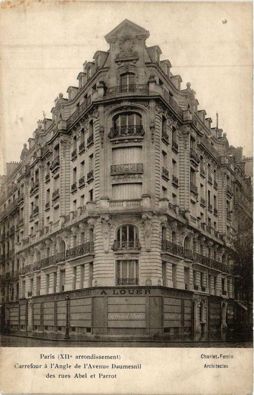 Carte postale ancienne Paris 12e Carrefour l'Angle de l'Av Daumesnil rues Abel et Parrot à Paris 12e