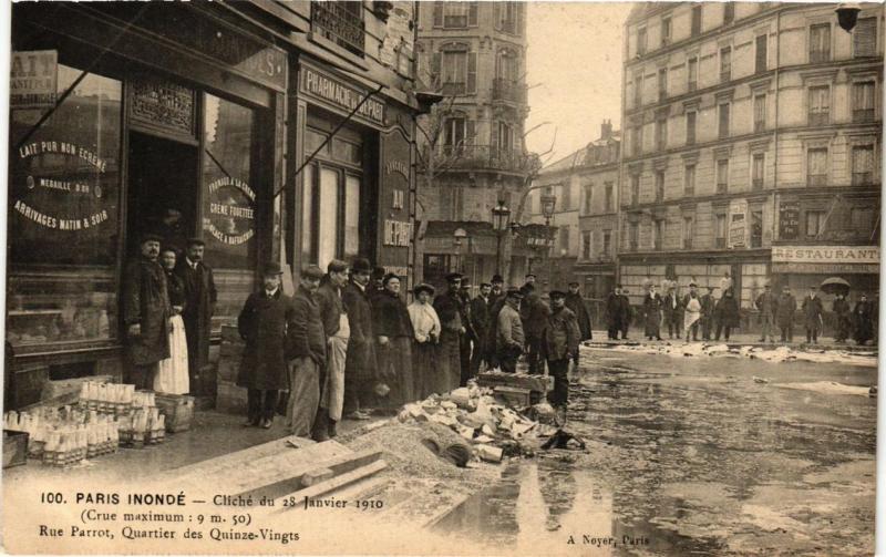 Carte postale ancienne Paris 12e Inonde 1910 Rue Parrot Quartier des Quinze-Vingts à Paris 12e