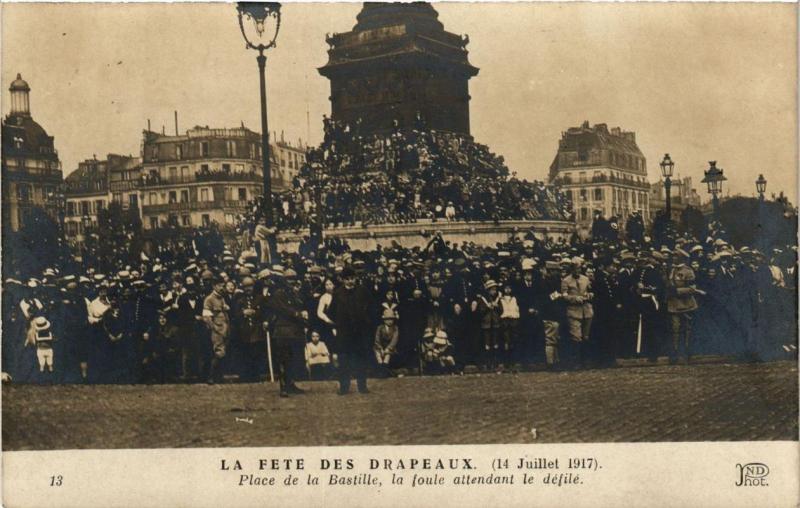 Carte postale ancienne Paris 12e La Fete des Drapeaux Place de la Bastille à Paris 12e