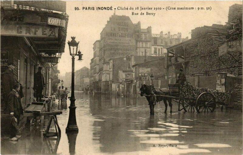 Carte postale ancienne Paris 12e Inonde 1910 Rue de Bercy à Paris 12e