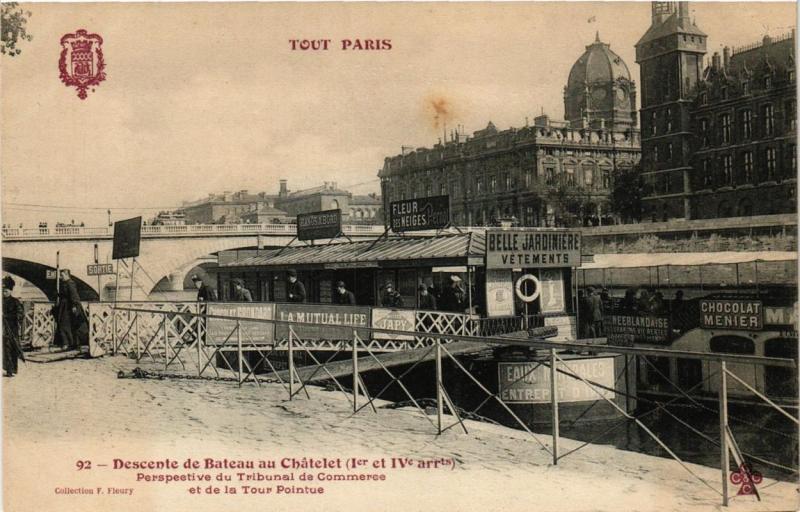 Carte postale ancienne Tout Paris 1e et 4e 92 Descente de Bateau au Chatelet à Paris 1er