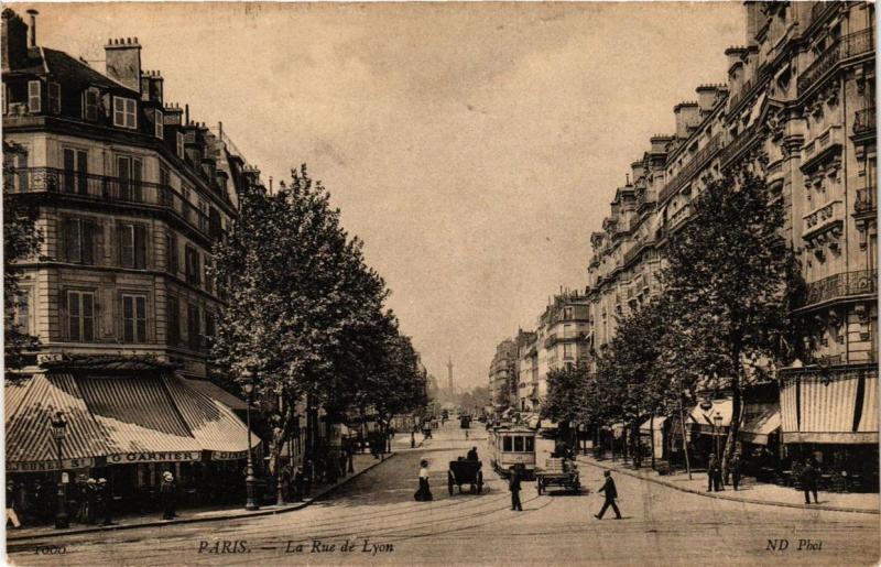 Carte postale ancienne Paris 12e La Rue de Lyon Nd Phot à Paris 12e