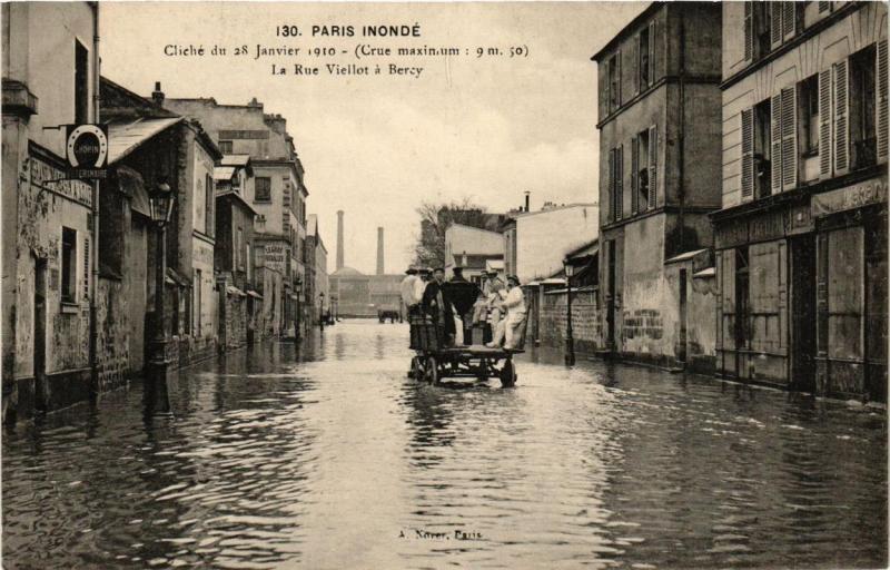Carte postale ancienne Paris 12e Inonde 1910 La Rue Viellot a Bercy à Paris 12e