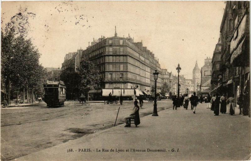 Carte postale ancienne Paris 12e La Rue de Lyon et l'Avenue Daumenil à Paris 12e