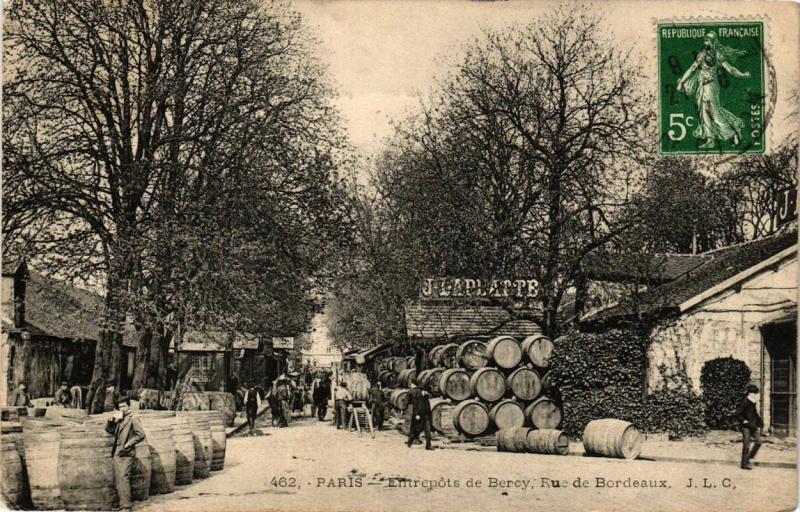 Carte postale ancienne Paris 12e Entrepots de Bercy Rue de Bordeaux à Paris 12e