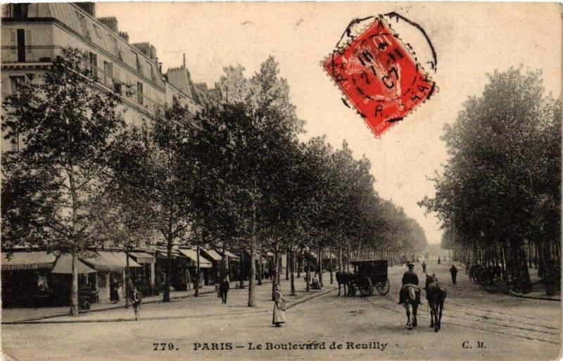 Carte postale ancienne Paris 12e Le Boulevard de Reuilly à Paris 12e