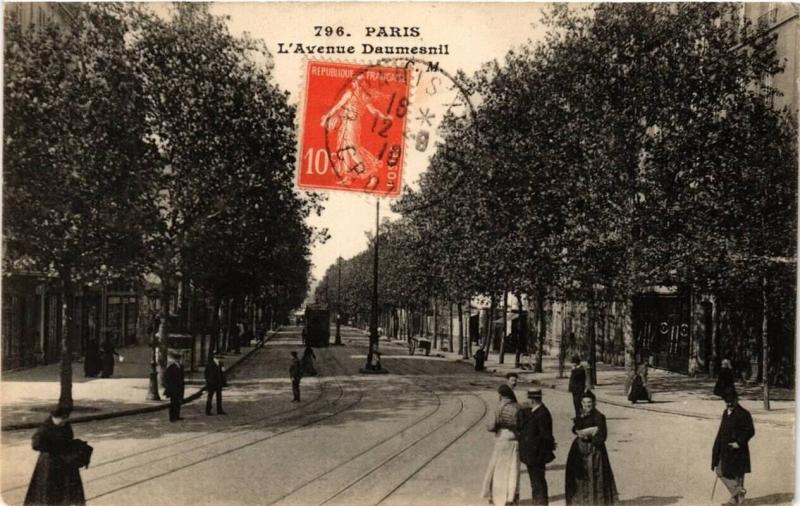 Carte postale ancienne Paris 12e Avenue Daumesnil à Paris 12e