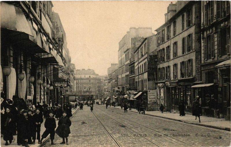 Carte postale ancienne Rue de Charenton à Paris 12e