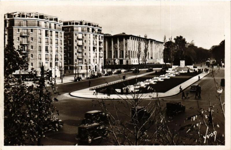 Carte postale ancienne Paris 12e en flanant Place Edouard Renard et musée des Colonies à Paris 12e
