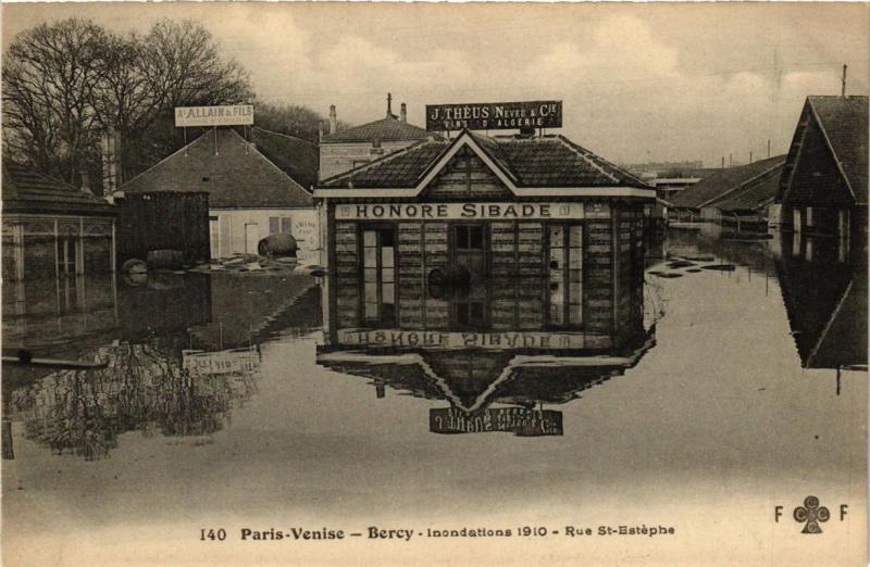 Carte postale ancienne Paris 12e Bercy Inondations 1910 Rue Saint-Estephe F. Fleury à Paris 12e