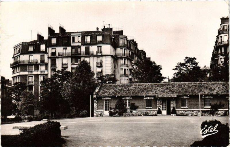 Carte postale ancienne Paris 12e Stade Lavigerie et Square Louis Gentil à Paris 12e