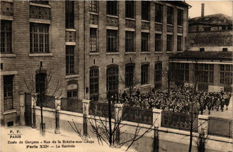 Carte postale ancienne Paris 12e Ecole des Garcons Rue de la Breche-aux-Loups F. Fleury à Paris 12e