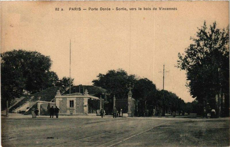 Carte postale ancienne Paris 12e Porte Dorée Sortie, vers le bois de Vincennes à Paris 12e