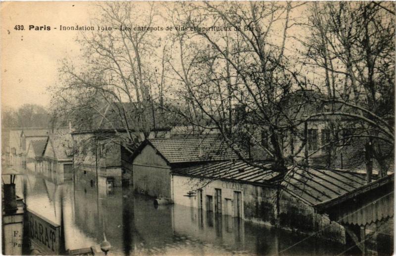 Carte postale ancienne Paris 12e Les Entrepots de vins et spiritueux de Bercy à Paris 12e