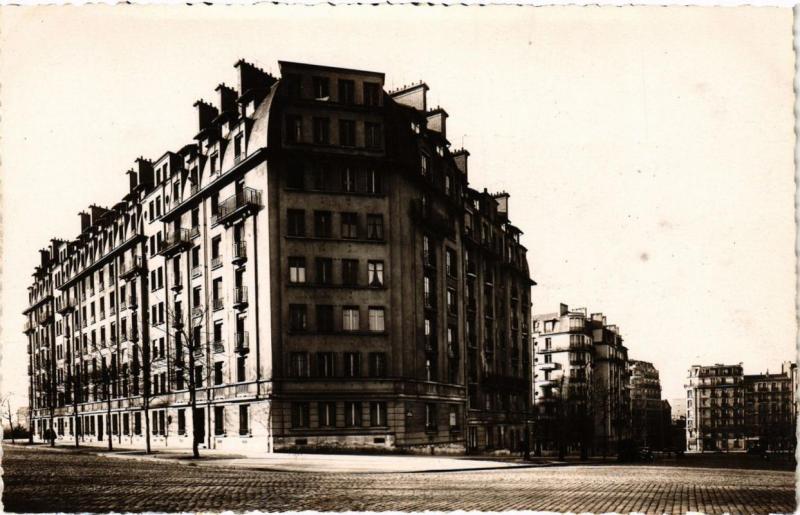 Carte postale ancienne Paris 12e Rue Charles-de-Foucaud et avenue du Général Doods à Paris 12e