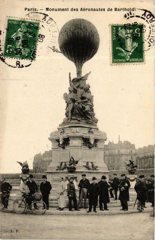 Carte postale ancienne Monument des Aéronautes de Bartholdi à Paris 17e