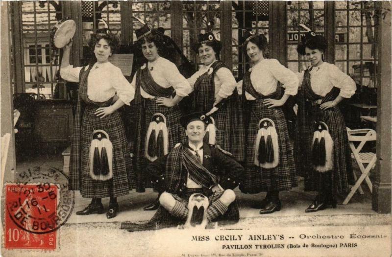 Carte postale ancienne Miss Cecily Anley's - Orchestre Ecossais - Pavillon Tyrolien - Bois de Boulogne à Paris 16e
