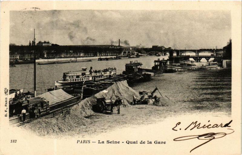 Carte postale ancienne Paris 13e La Seine. Quai de la Gare. à Paris 13e