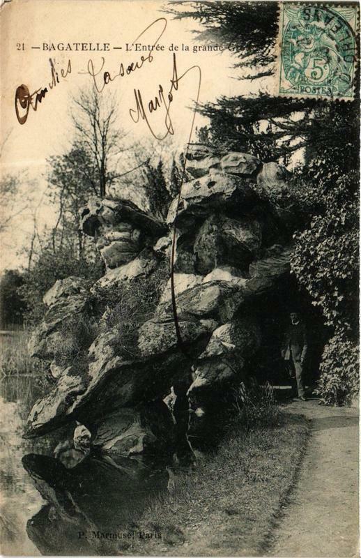 Carte postale ancienne L'Entrée de la grotte à Paris 16e