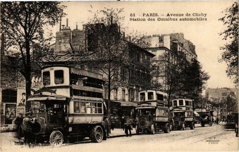Carte postale ancienne Avenue de Clichy - Station des Omnibus automobiles à Paris 17e