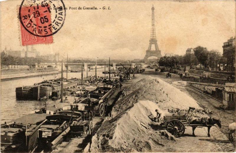 Carte postale ancienne La Seine au Pont de Grenelle à Paris 15e