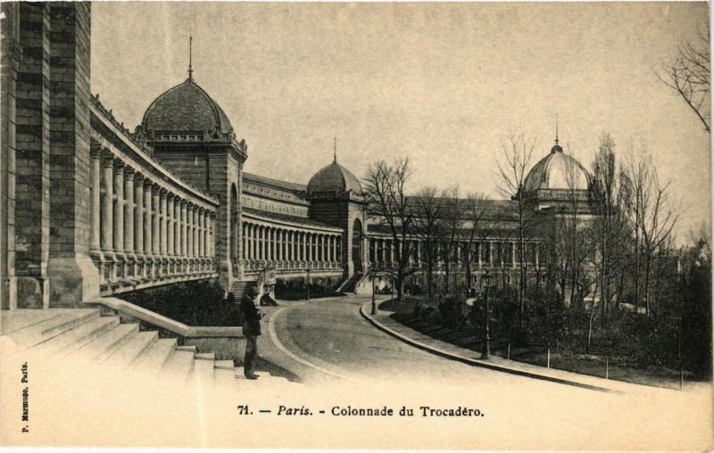 Carte postale ancienne Colonnade du Trocadéro à Paris 16e