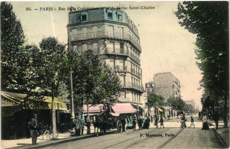 Carte postale ancienne Rue de la Convention prise de la rue Saint-Charles à Paris 15e