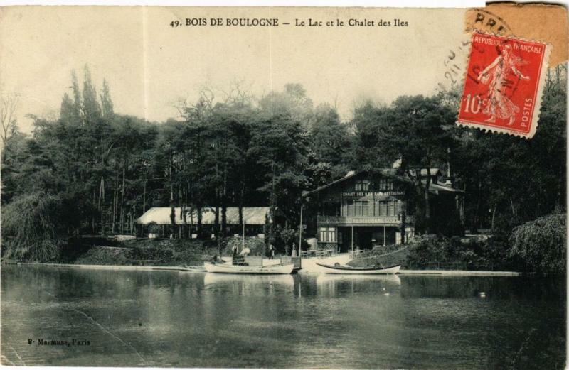 Carte postale ancienne Bois de Boulogne - Le Lac et le Chalet des Iles à Paris
