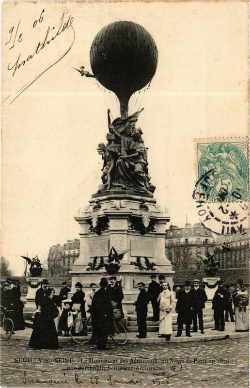 Carte postale ancienne Le Monument des Aéronautes du Siège de Paris en 1870-71 à Paris 17e