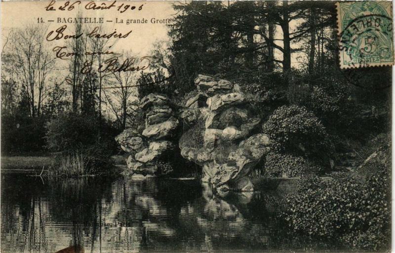 Carte postale ancienne Bagatelle - La grande Grotte à Paris 16e