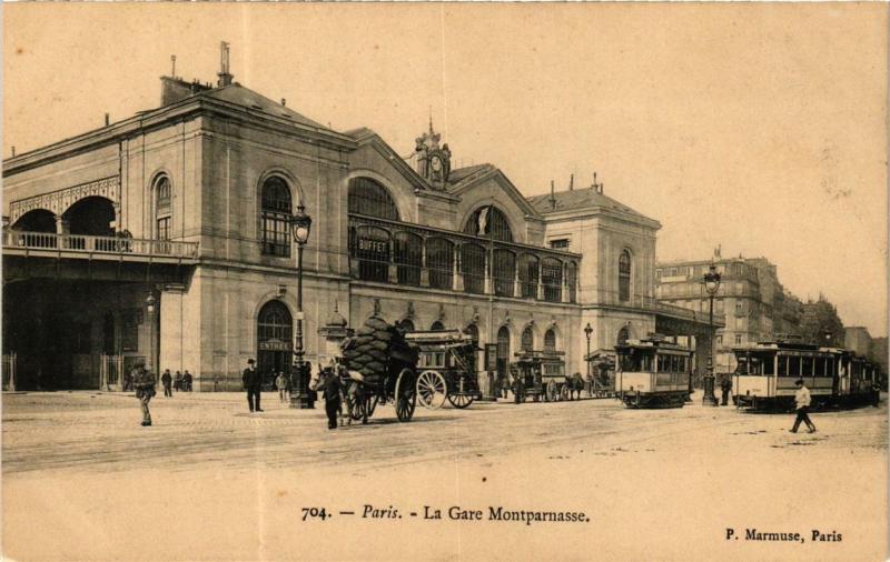 Carte postale ancienne La Gare Montparnasse à Paris 6e