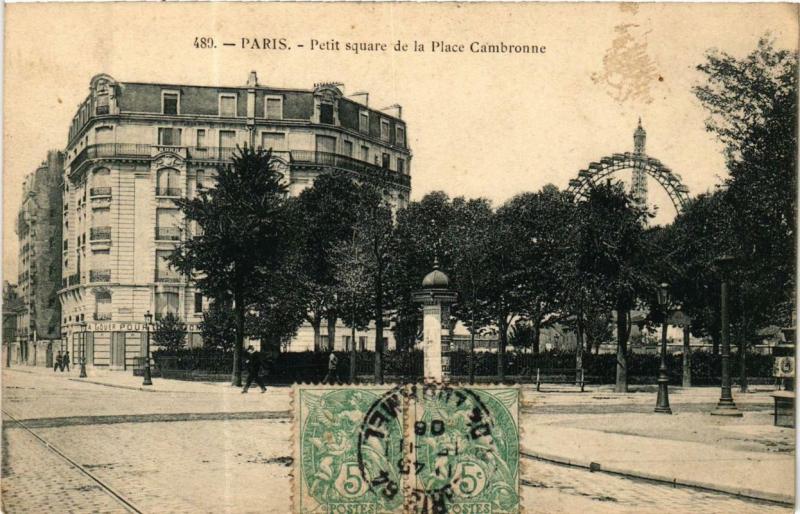 Carte postale ancienne Petit square de la Place Cambronne à Paris 15e