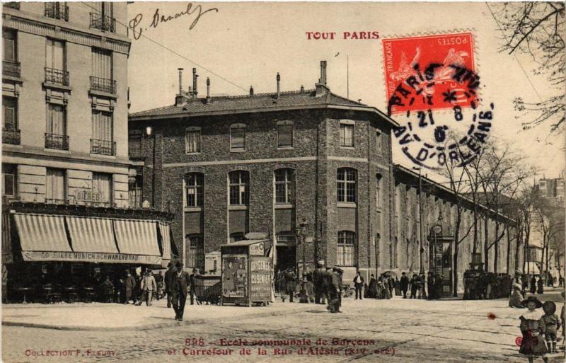 Carte postale ancienne Tout Paris (14e) 898 Ecole Communale de Garcons. Carrefour à Paris 14e