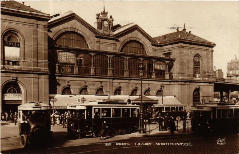 Carte postale ancienne La Gare Montparnasse. à Paris 6e