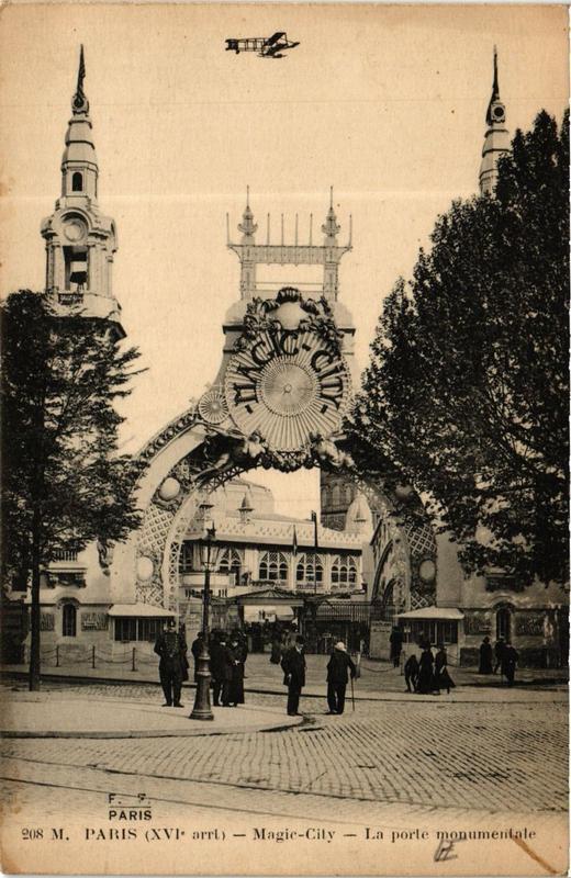 Carte postale ancienne Magic-City - La porte monumentale à Paris 7e