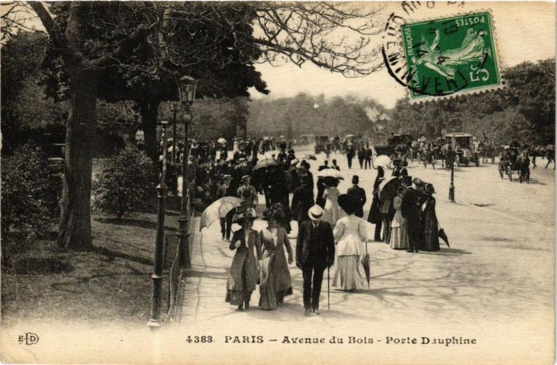 Carte postale ancienne Avenue du Bois - Porte Dauphine à Paris 16e