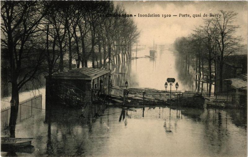 Carte postale ancienne Paris 12e Porte Quai de Bercy. Inondation 1910 à Paris 12e