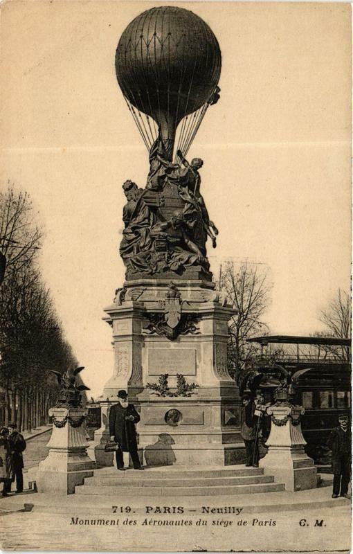 Carte postale ancienne Monument des Aéronautes du Siège de Paris à Paris 17e