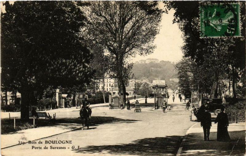 Carte postale ancienne Bois de Boulogne - Porte de Suresnes à Paris 16e