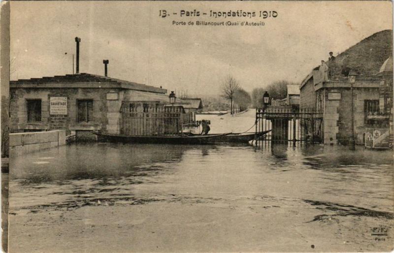 Carte postale ancienne Inondations 1910 - Porte de Billancourt (Quai d'Auteuil) à Paris 16e