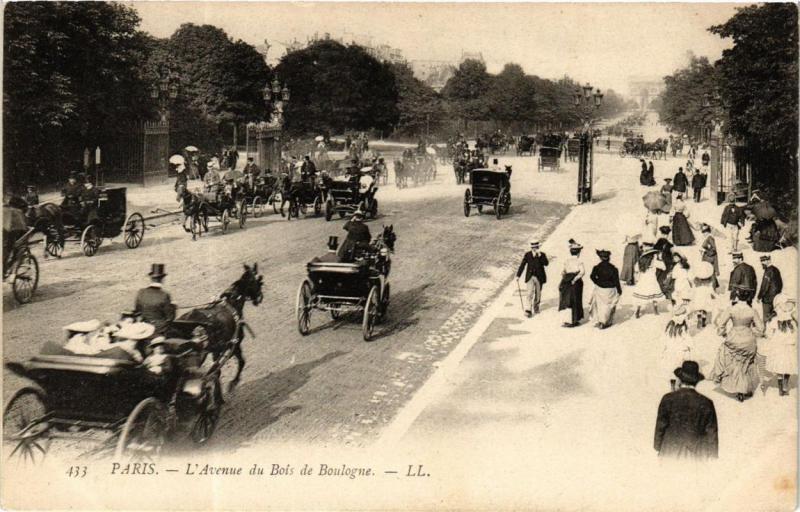 Carte postale ancienne L'Avenue du Bois de Boulogne à Paris 16e