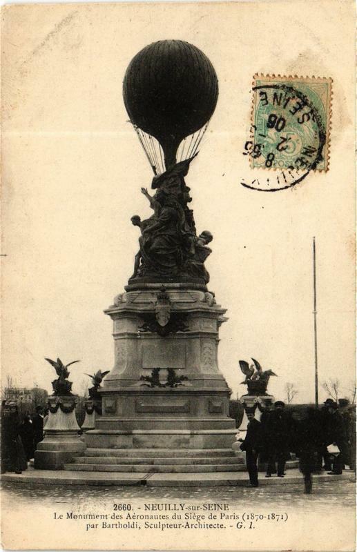 Carte postale ancienne Le Monument des Aéronautes du Siège de Paris à Paris 17e
