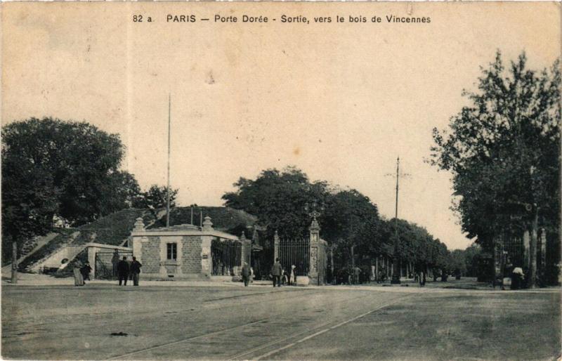 Carte postale ancienne Paris 12e Porte Dorée. Sortie, vers le Bois de Vincennes à Paris 12e