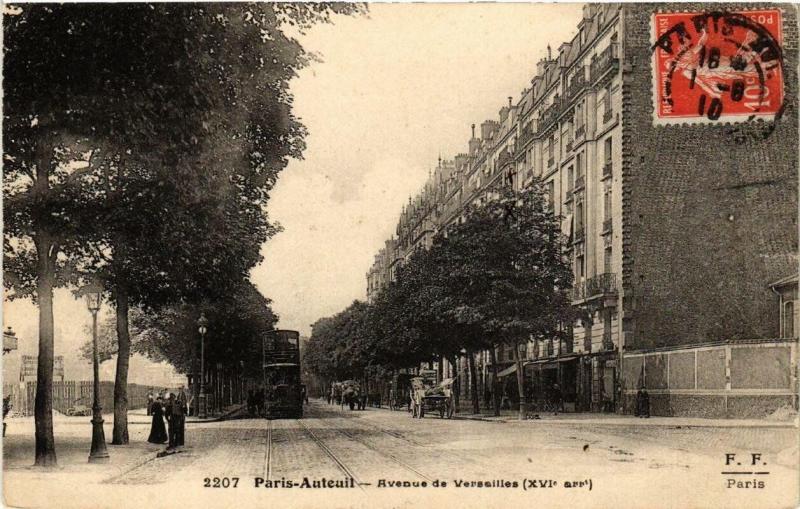 Carte postale ancienne Auteuil - Avenue de Versailles à Paris 16e