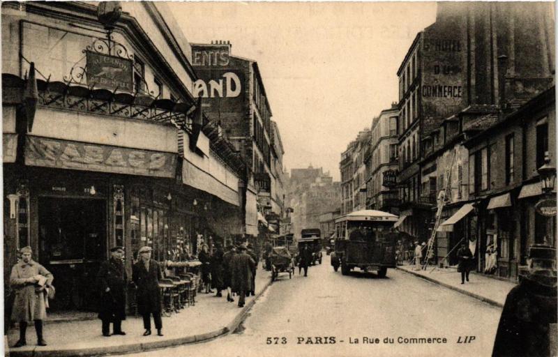 Carte postale ancienne La Rue du Commerce à Paris 15e