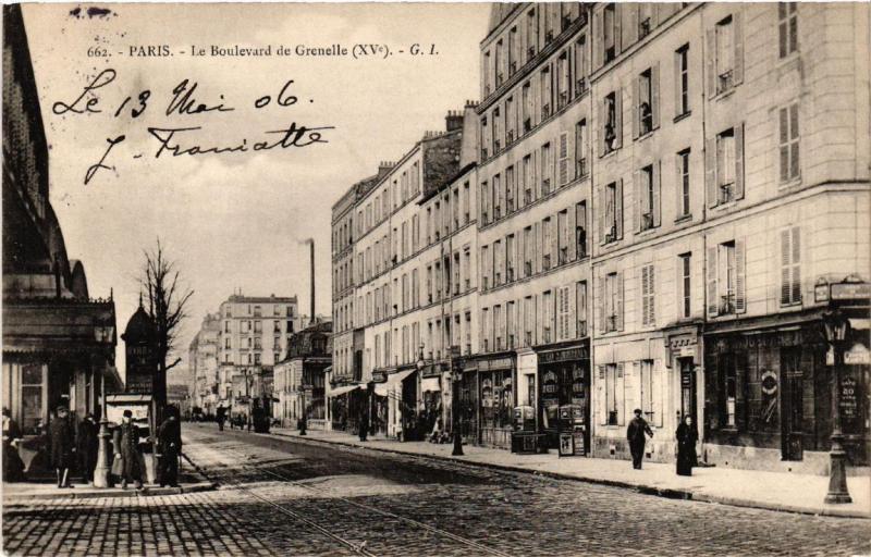 Carte postale ancienne Le Boulevard de Grenelle à Paris 15e