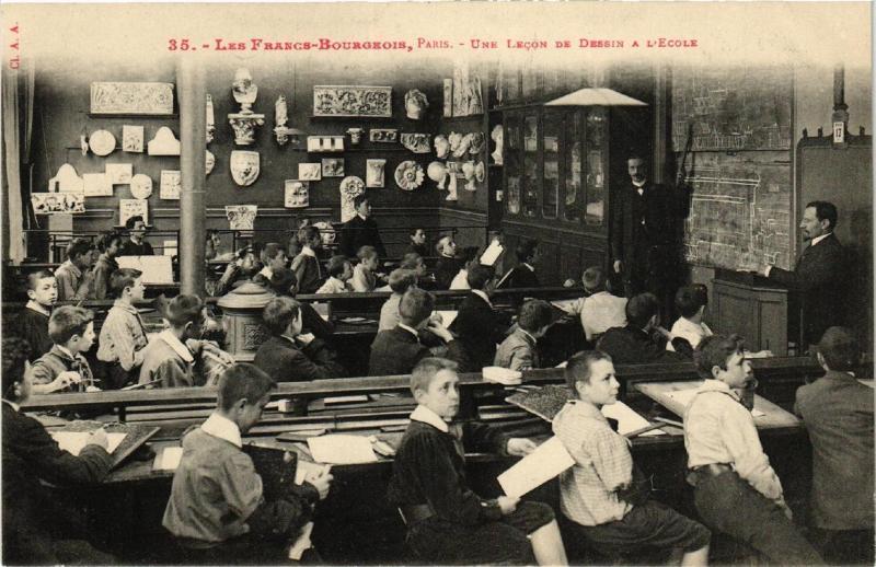 Carte postale ancienne Paris (4e) Les Francs-Bourgeois. Une Lecon de Dessin a l'Ecole à Paris 4e
